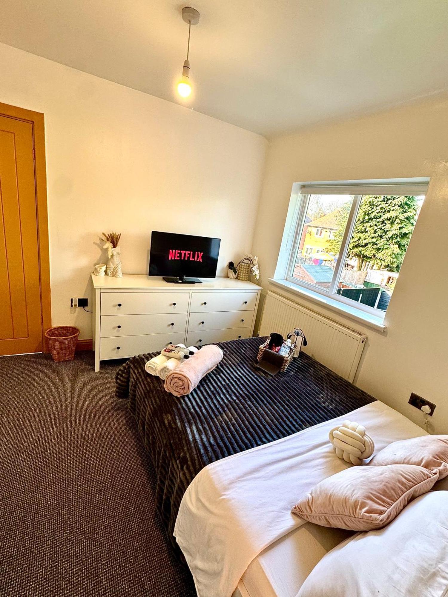 Contractor Haven- 3Bdr Crew House, Free Parking, Fast Wifi & Private Garden Διαμέρισμα Νότιγχαμ Εξωτερικό φωτογραφία