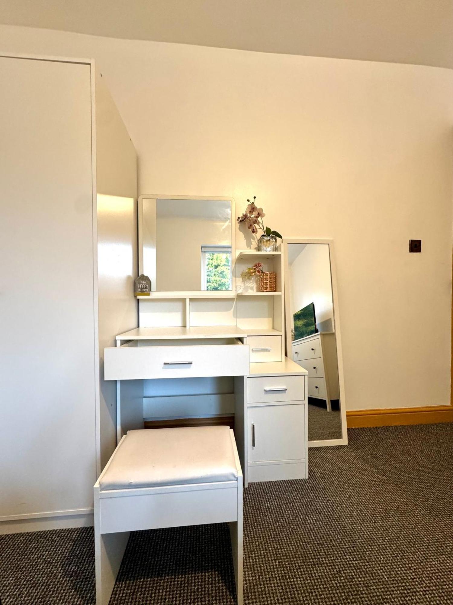 Contractor Haven- 3Bdr Crew House, Free Parking, Fast Wifi & Private Garden Διαμέρισμα Νότιγχαμ Εξωτερικό φωτογραφία