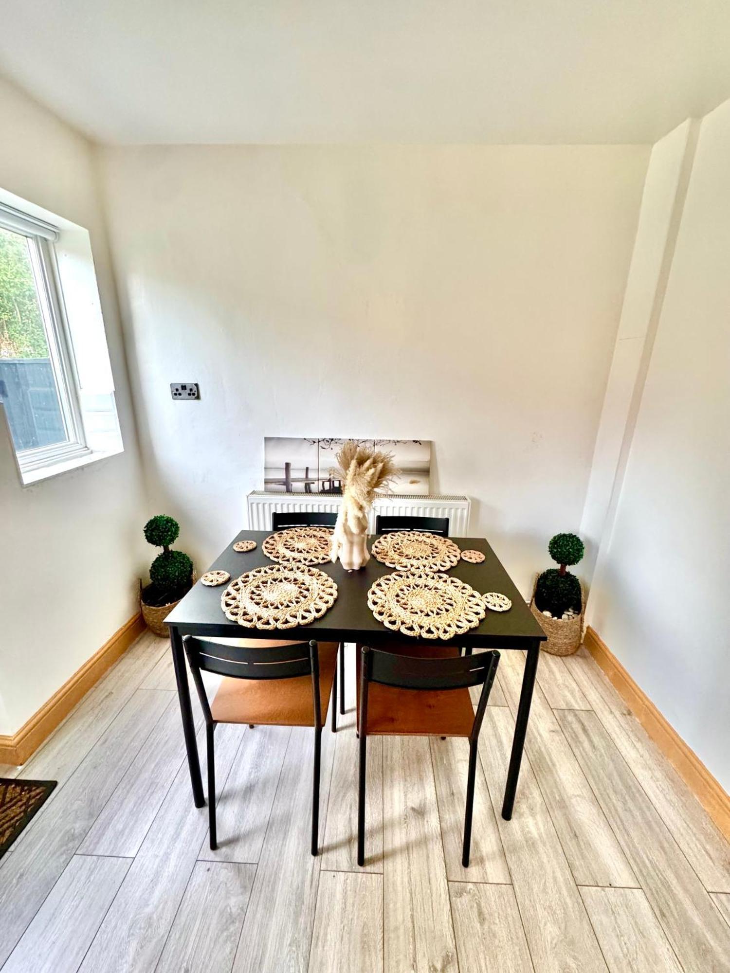 Contractor Haven- 3Bdr Crew House, Free Parking, Fast Wifi & Private Garden Διαμέρισμα Νότιγχαμ Εξωτερικό φωτογραφία